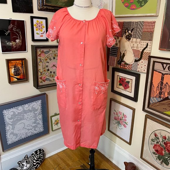 Vintage Super Comfy Orange Snap Housedress with White Embroidery and Pockets XL - Picture 1 of 3
